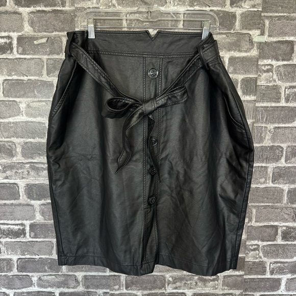 NWT City Chic faux leather skirt black button front Tie belt - Picture 1 of 11